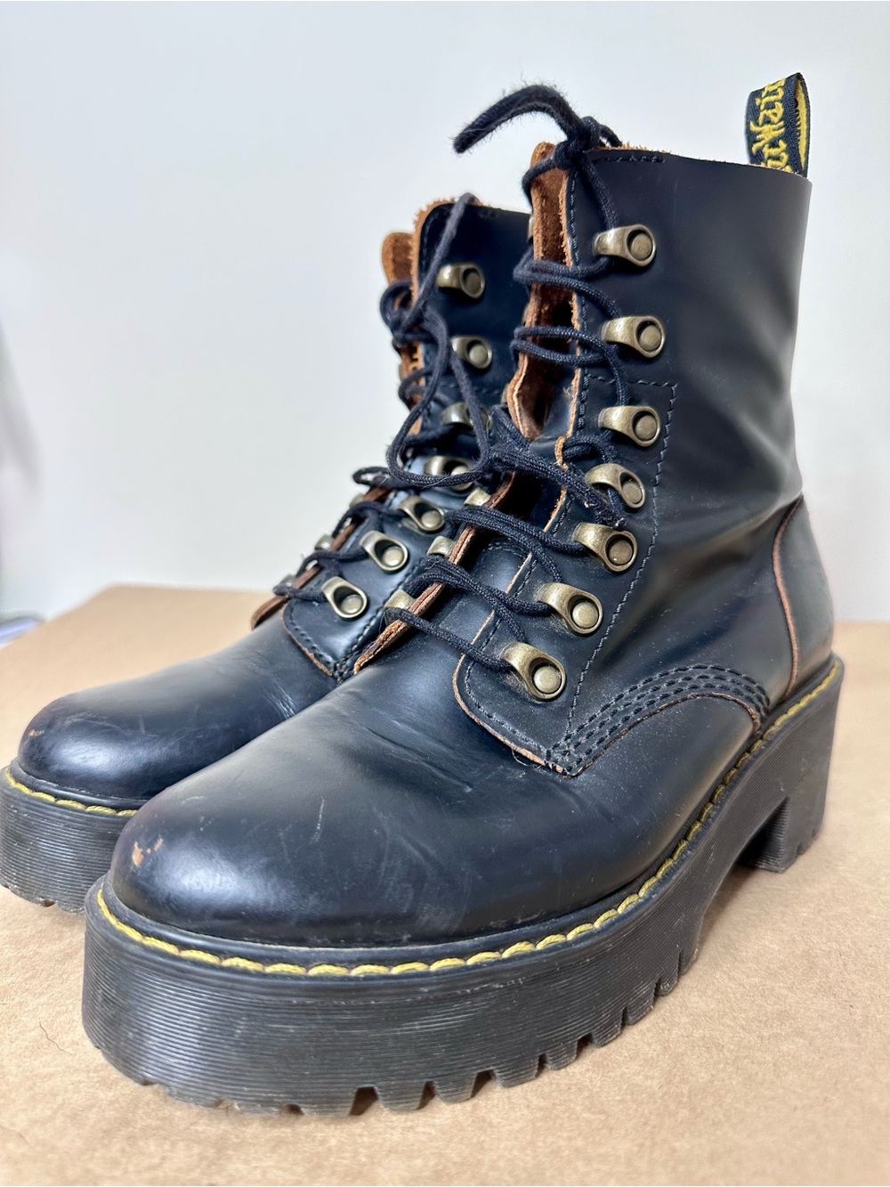 Dr. Martens Leona Vintage Smooth Leather Platform Boots – Size 7